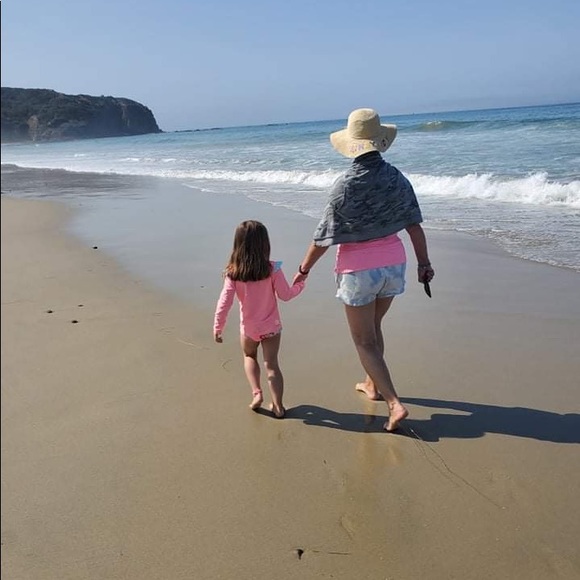 Meet your Posher, Elisabeth - Picture 1 of 2